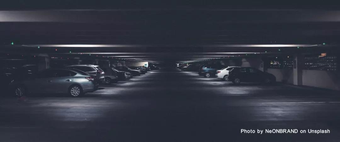  汽車庫、修車庫、停車場